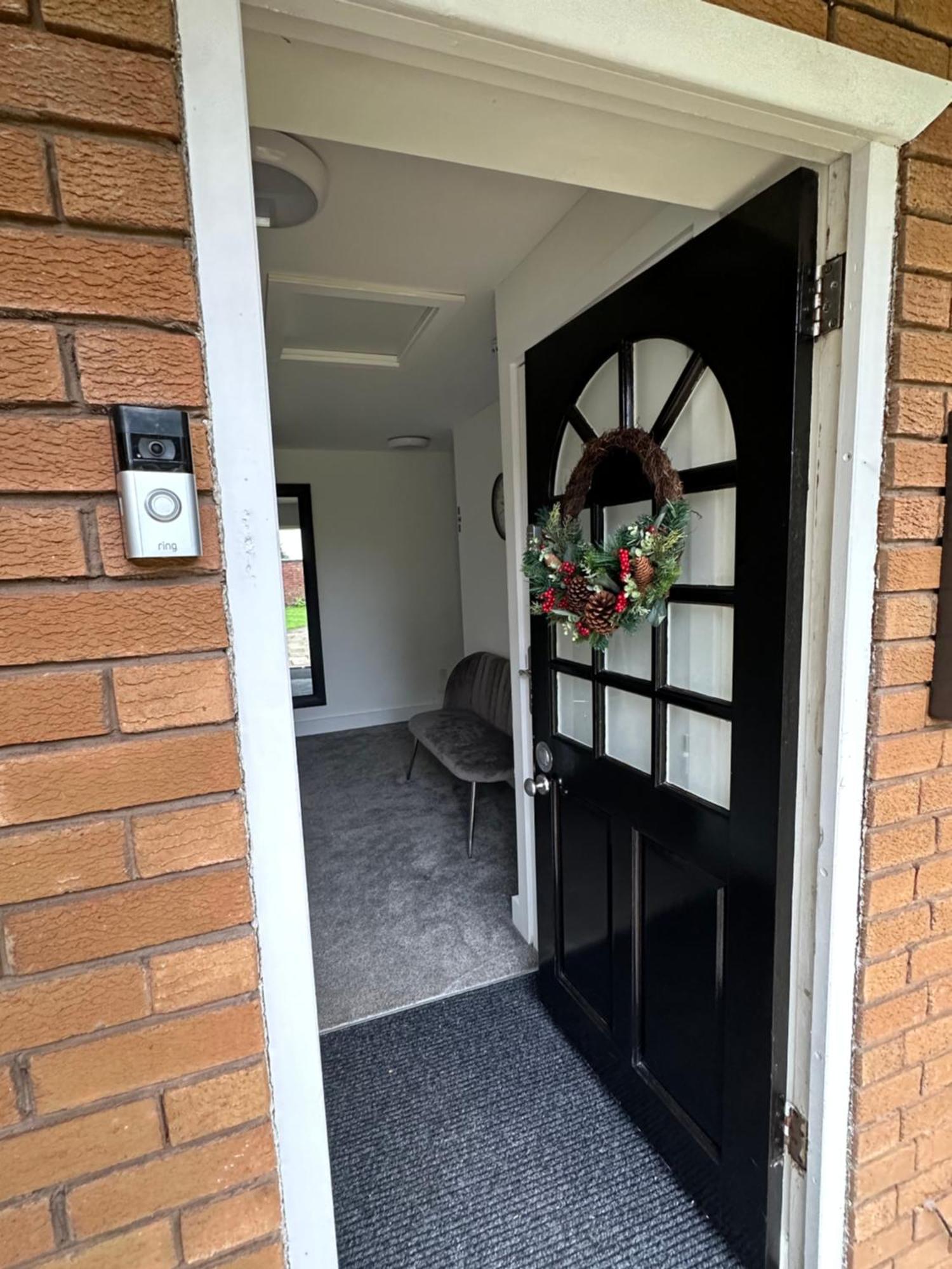 Selborne Studios Off Road Gated Parking Coventry Exterior photo