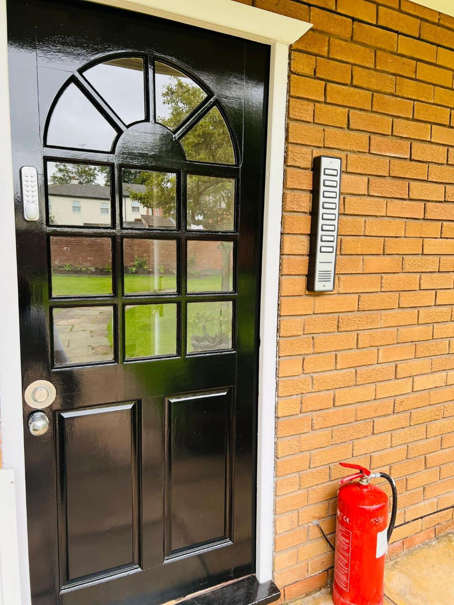 Selborne Studios Off Road Gated Parking Coventry Exterior photo